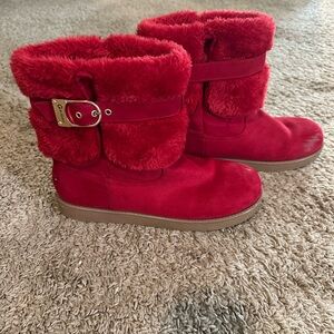 Guess Red Faux Fur Buckle Short Boots Women’s size 10 Scuffed toes